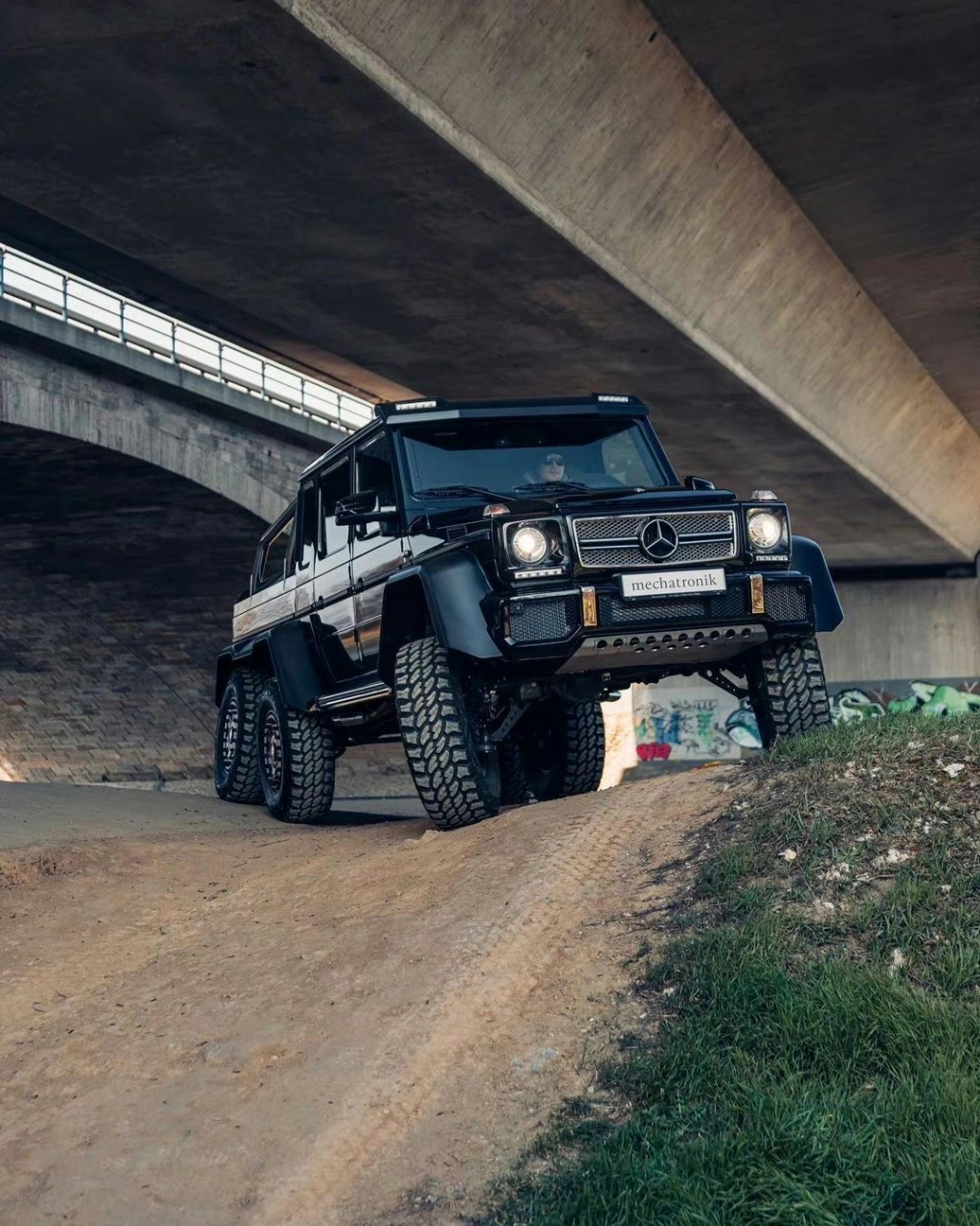 中国6×6军用越野车图片