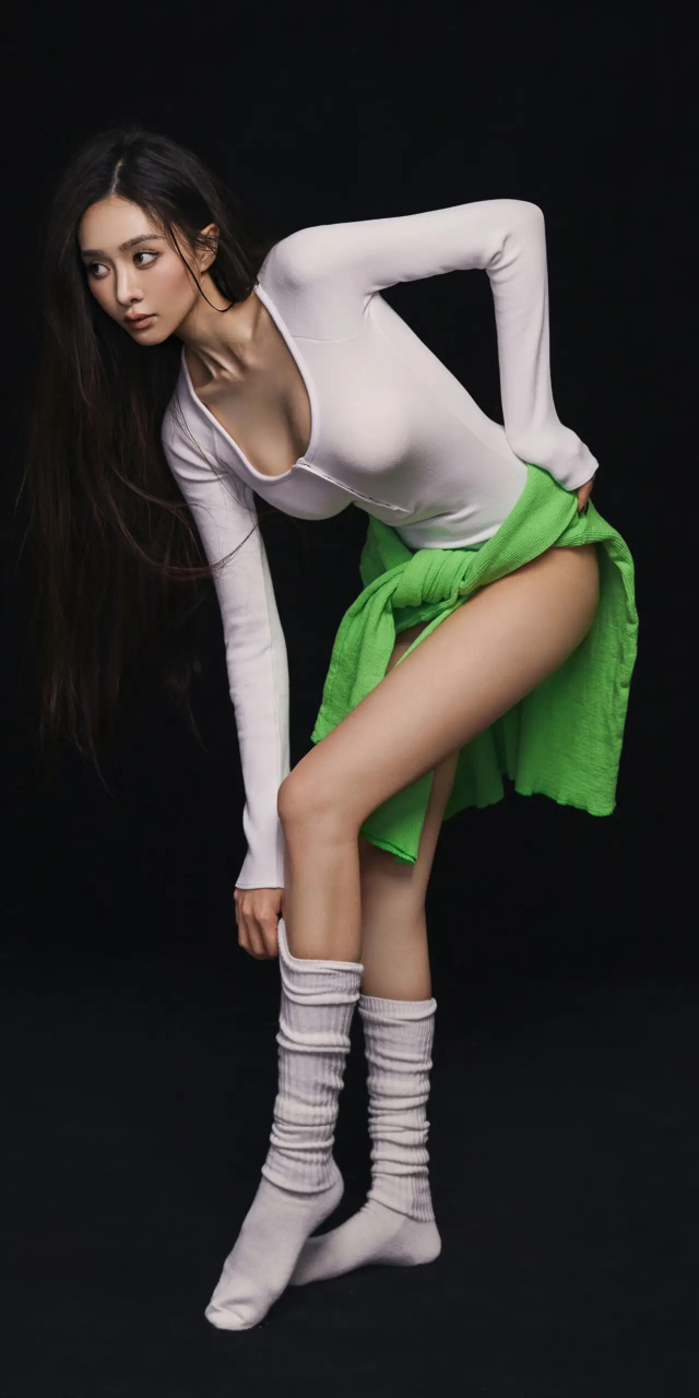 助我上热门# 袁伶嫣运动风写真壁纸.