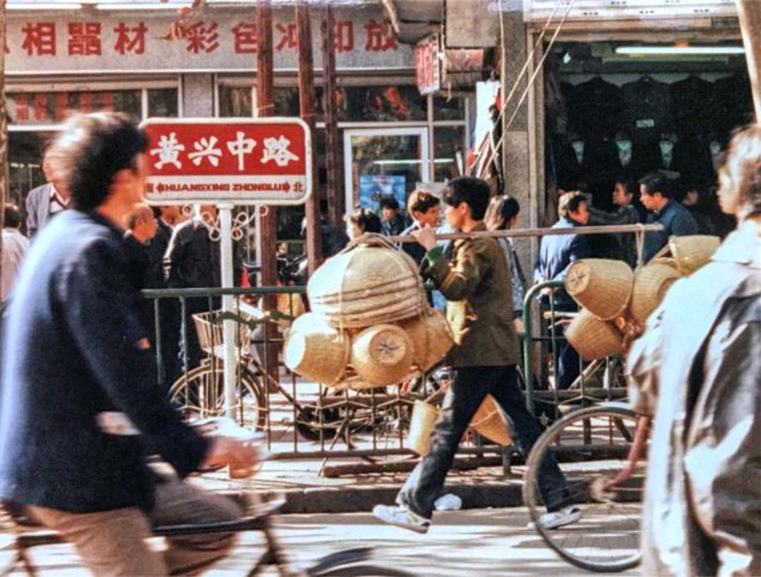 80年代老照片,祖国各大城市街头景象,风景风光,看看是什么样子