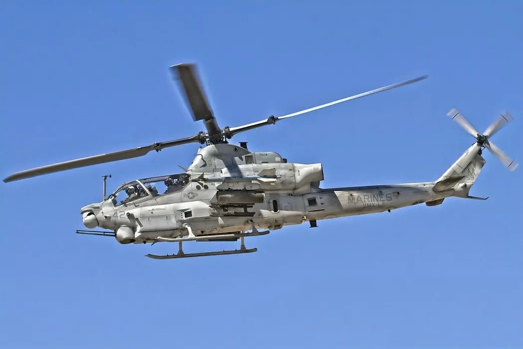 战机欣赏:ah-1z"蝰蛇" 武装直升机