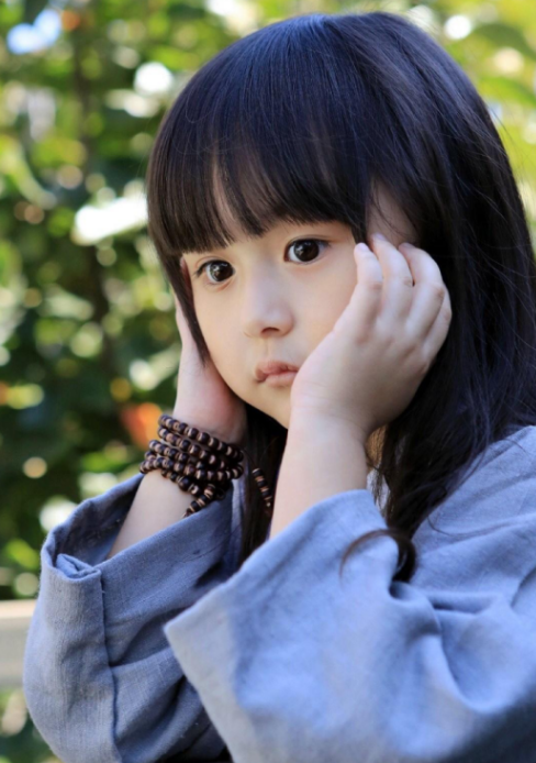 刘楚恬美出新境界,13岁已出落得倾国倾城,娱乐圈都在等待她变大