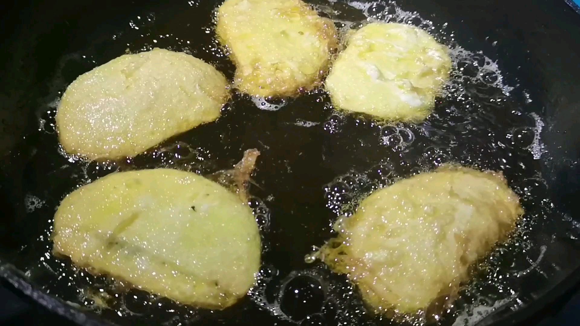 北方烧烤摊必备美食,馒夹臭豆腐