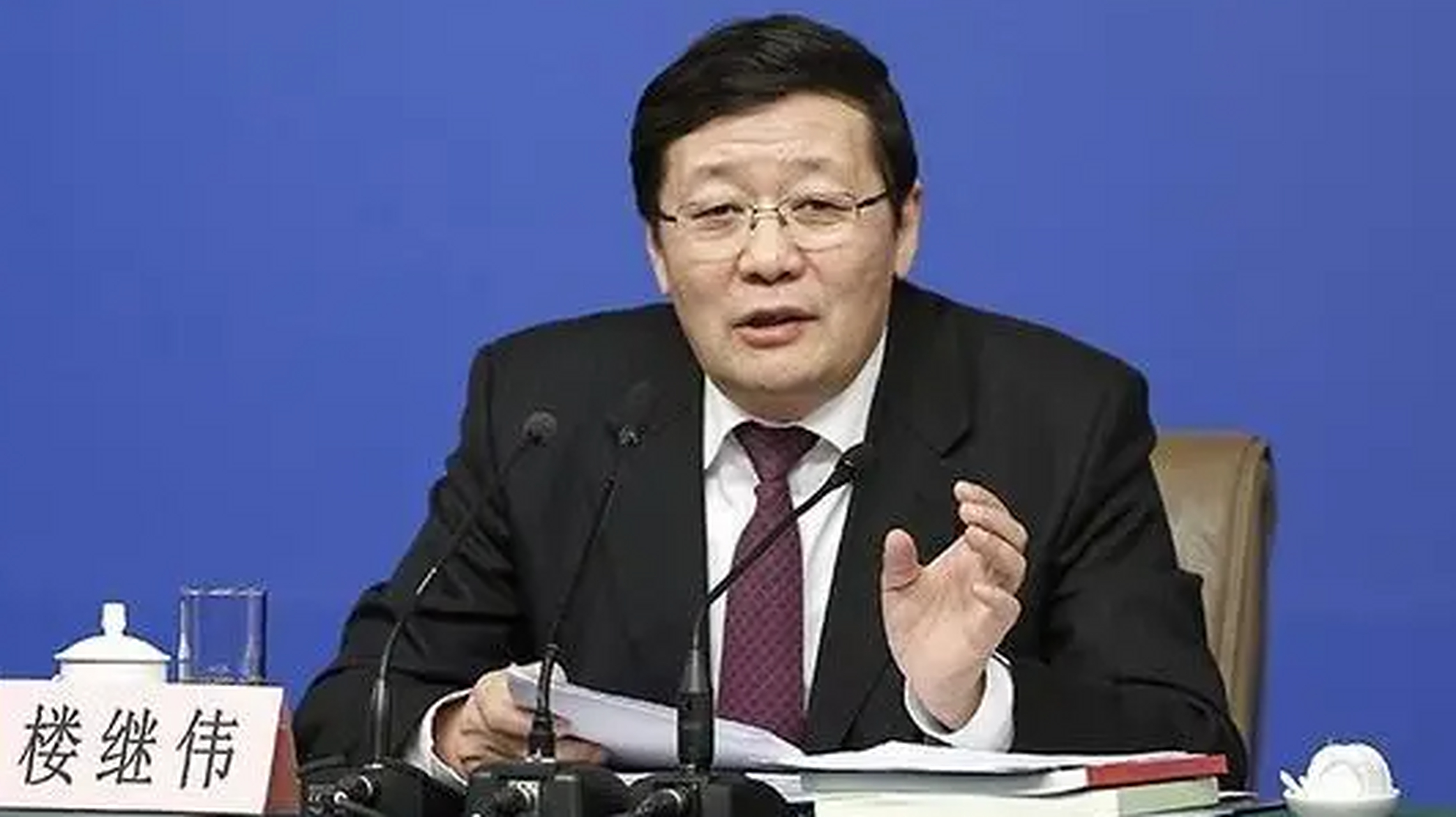 财政部原部长楼继伟:房地产最终要过渡到取消"预售制"  ,"(房地产)