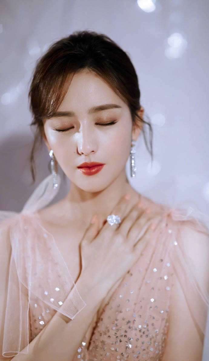 佟丽娅超美美照分享,新疆女孩果然好看