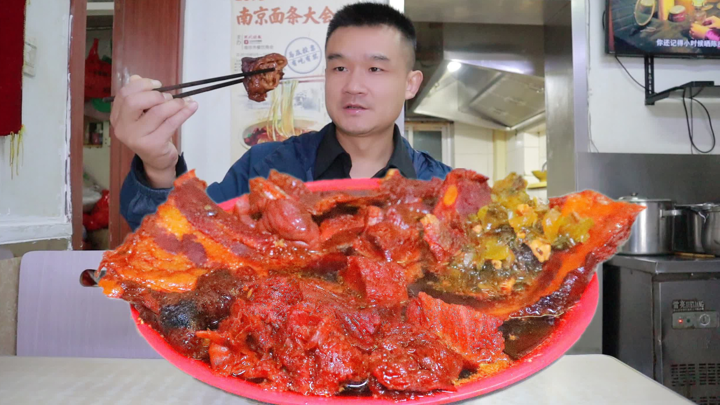 南京挑战100块点一份大肉面,看看老板娘怎么做?你觉得值不值?