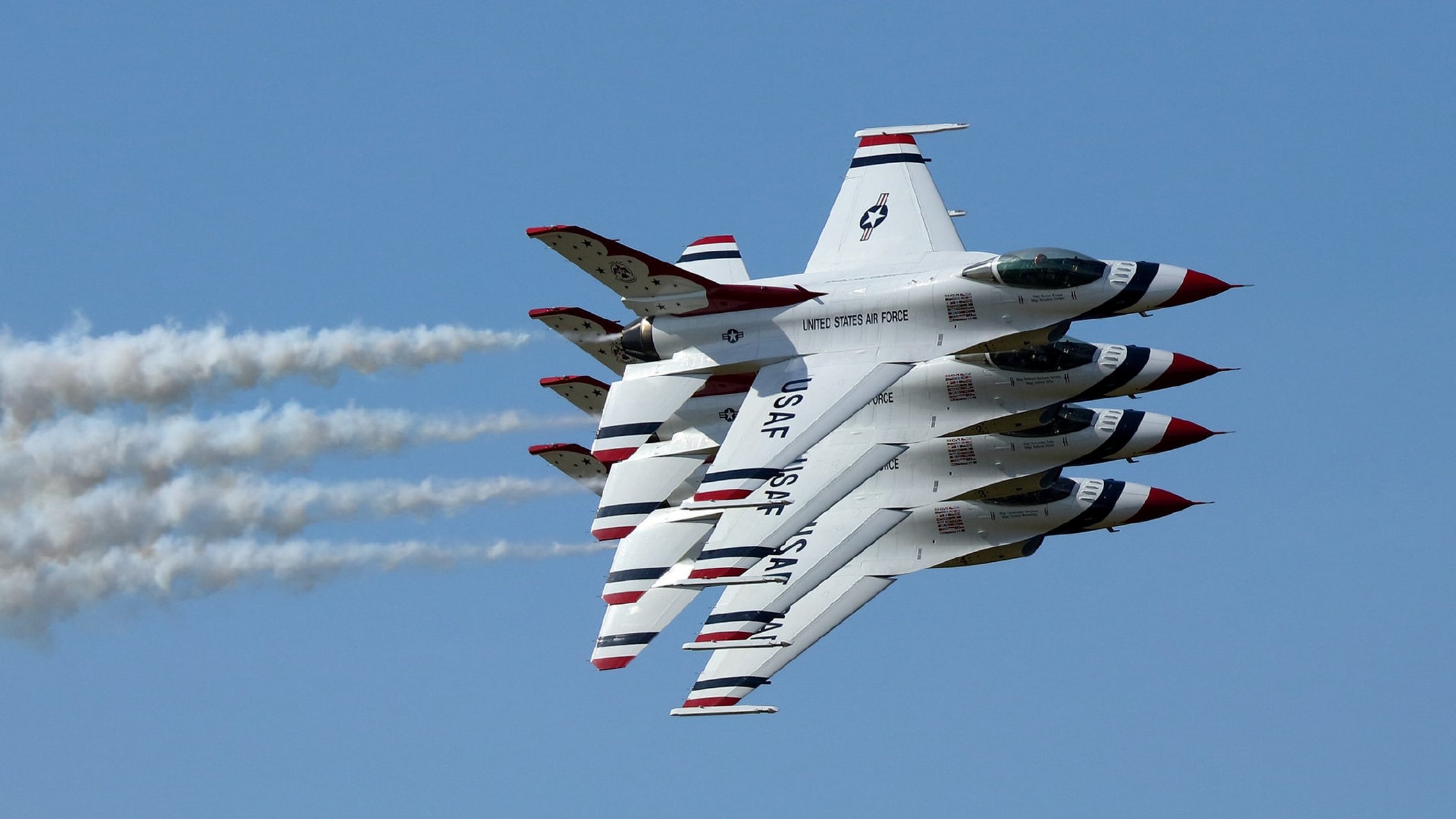 有一说一雷鸟超密集编队是相当可以的.