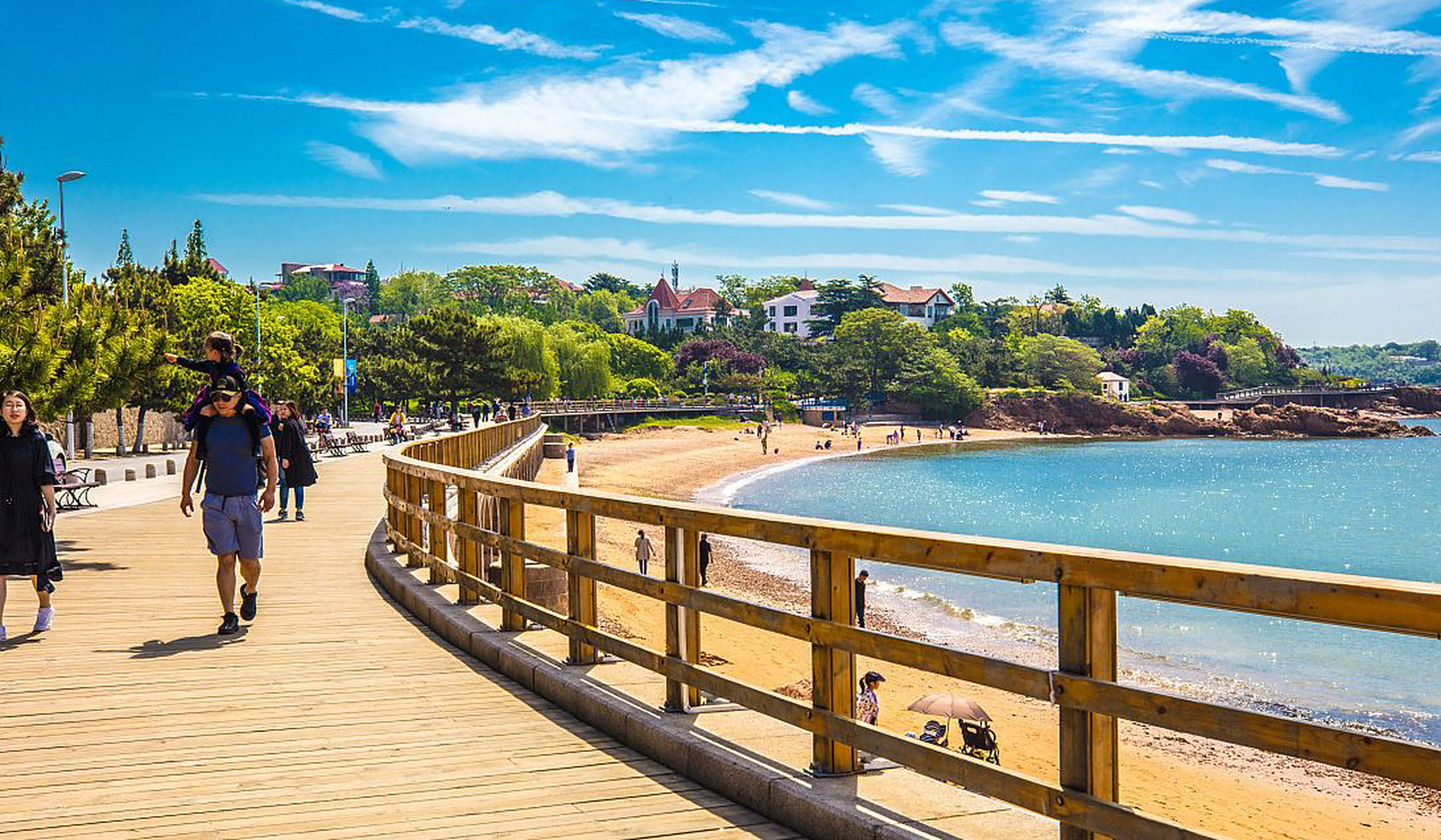 青岛八大关风景区是青岛市区内的一片历史悠久,风景宜人的旅游景区,最