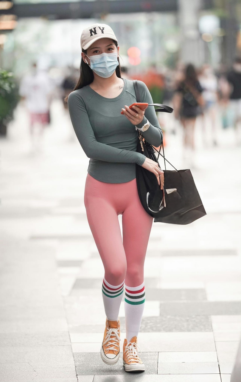 安娜花|骏丽湘作 安娜花,月光下的女神, 高贵而温柔,美丽动人.