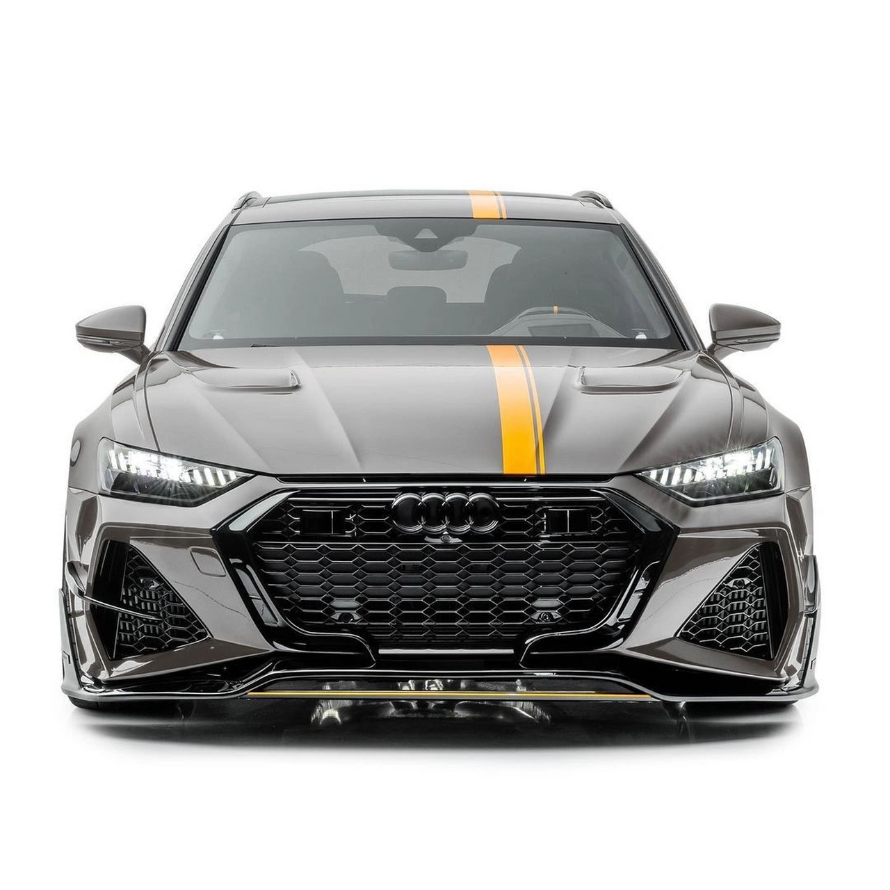 这辆瓦罐的战斗欲很强,具有不俗的性能 有mansory操刀的奥迪rs6,内饰