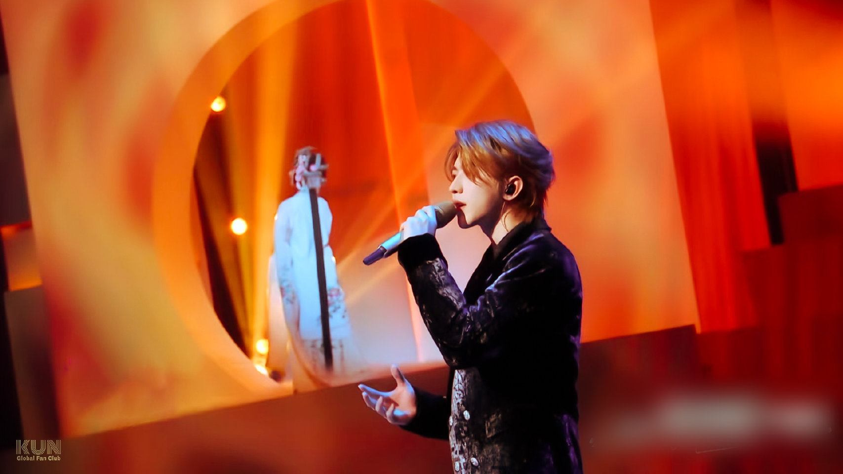 蔡徐坤《默片》演出,流行乐结合戏曲,妙了