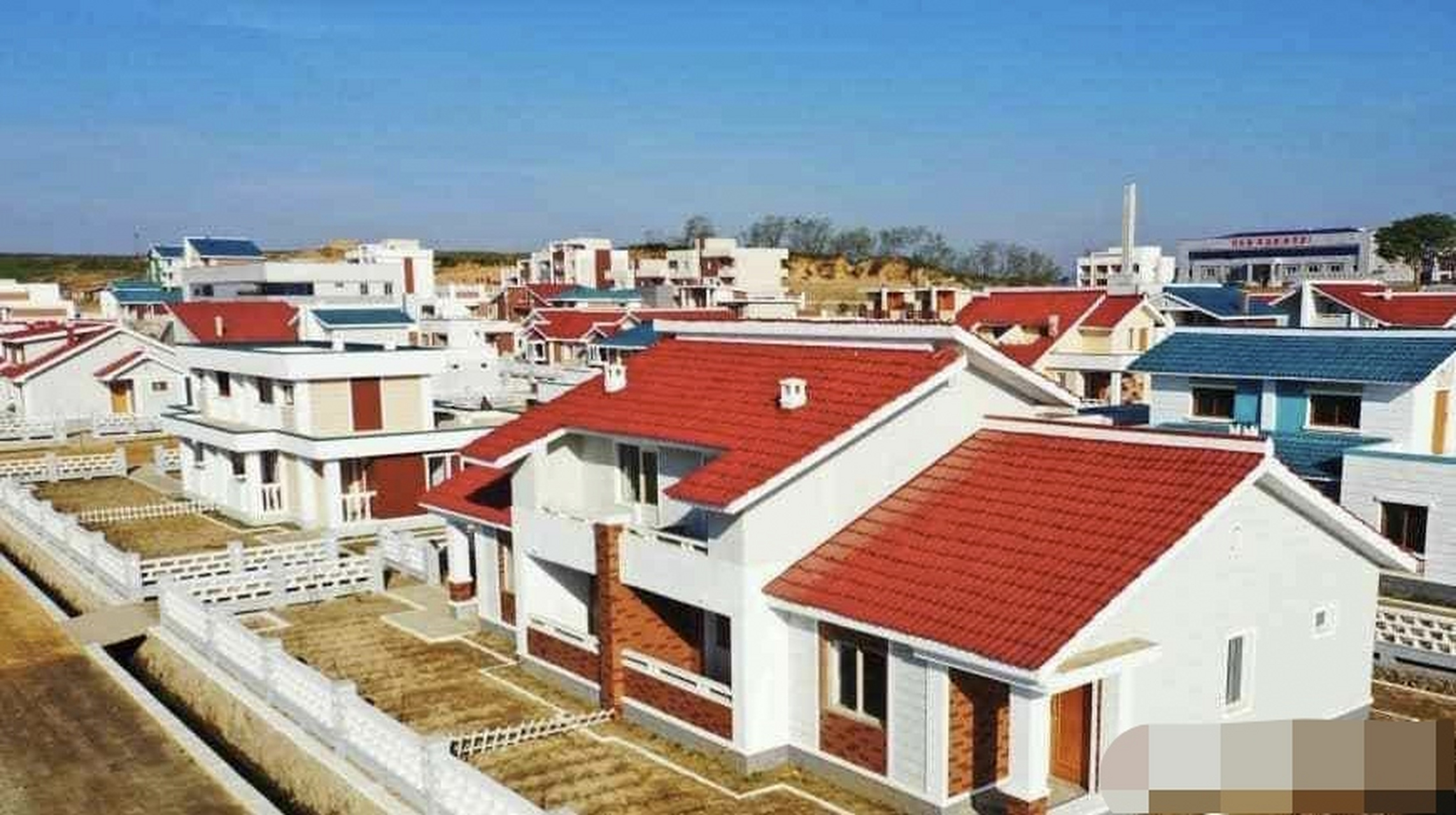 这是朝鲜分的免费房子,面子不大,但是感觉很漂亮.