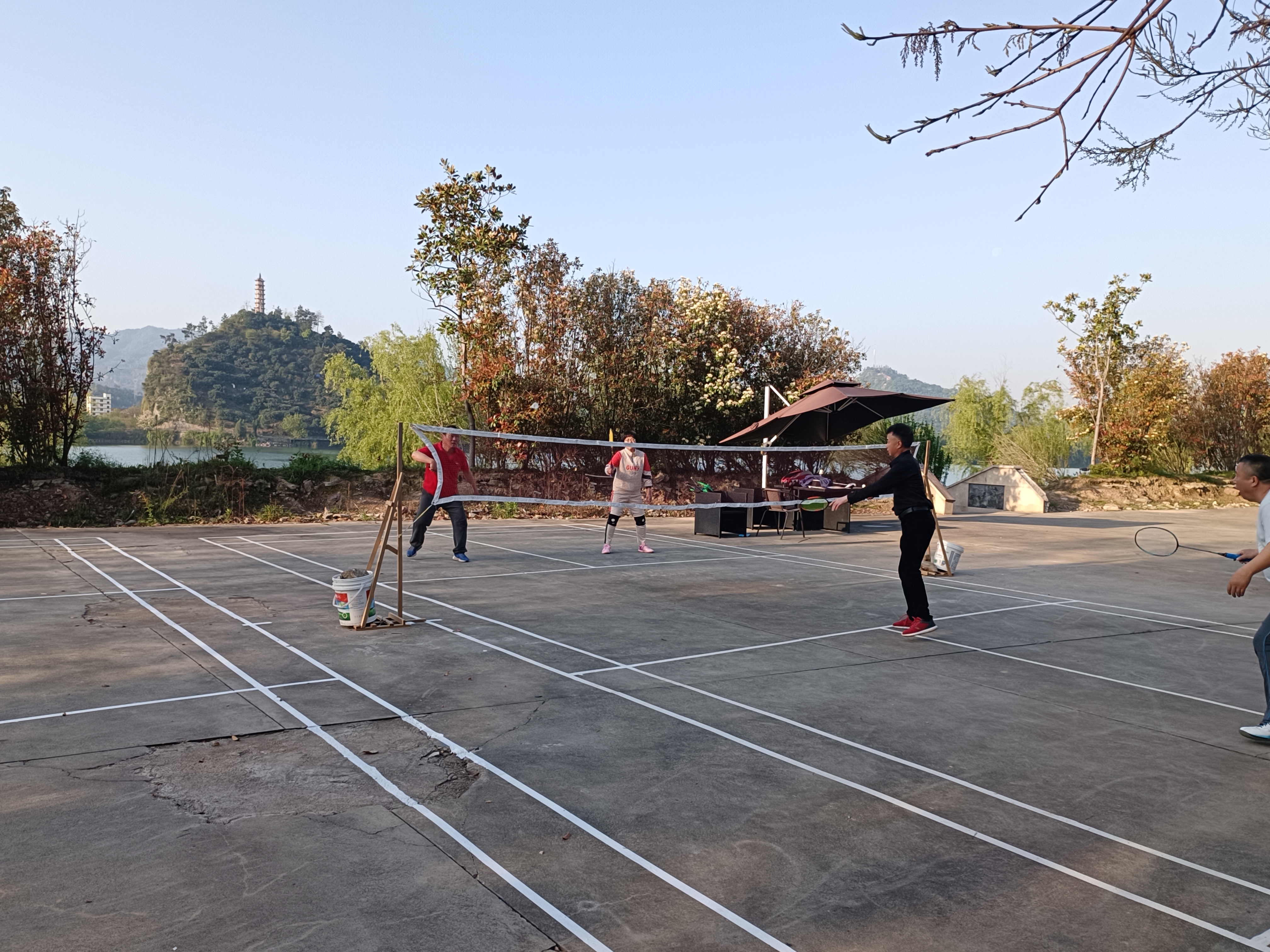 东区湖滨广场羽毛球场