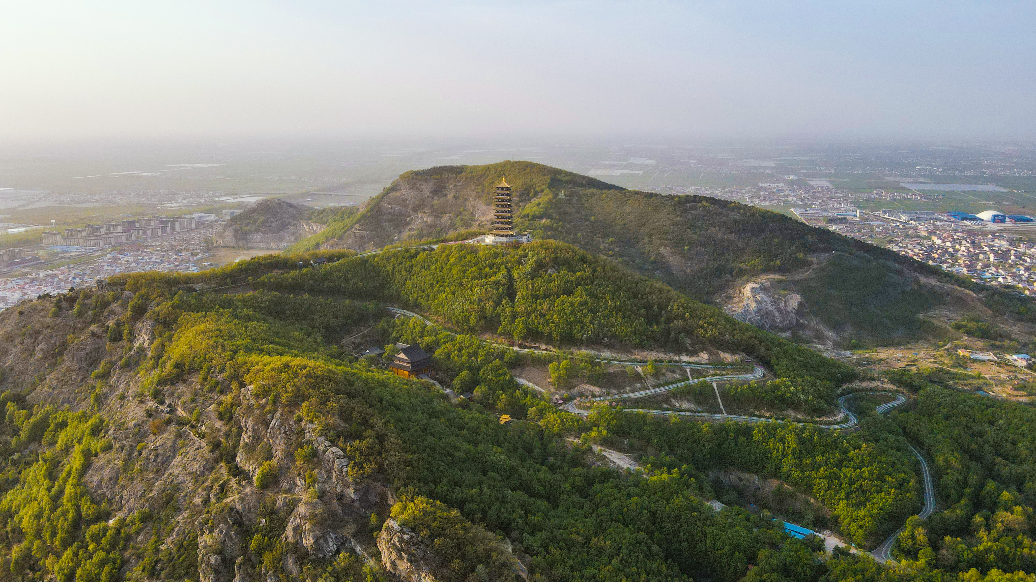 大伊山是一座坐落在灌云县城中之山.