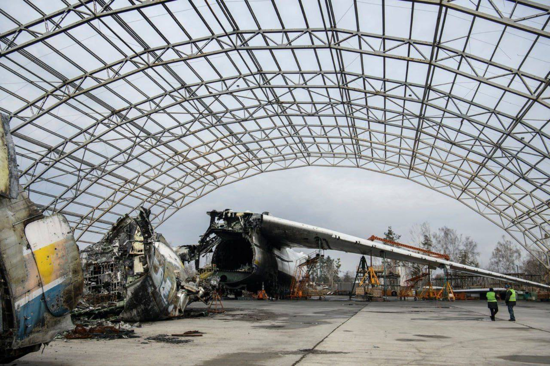 an-225 运输机 ~ 目前残骸保存在原机棚处乌克兰an-225运输机现时残骸