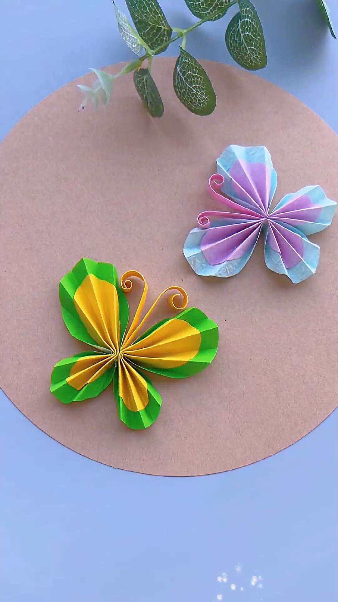 适合幼儿园小朋友的折纸小蝴蝶,和孩子一起折一只吧!