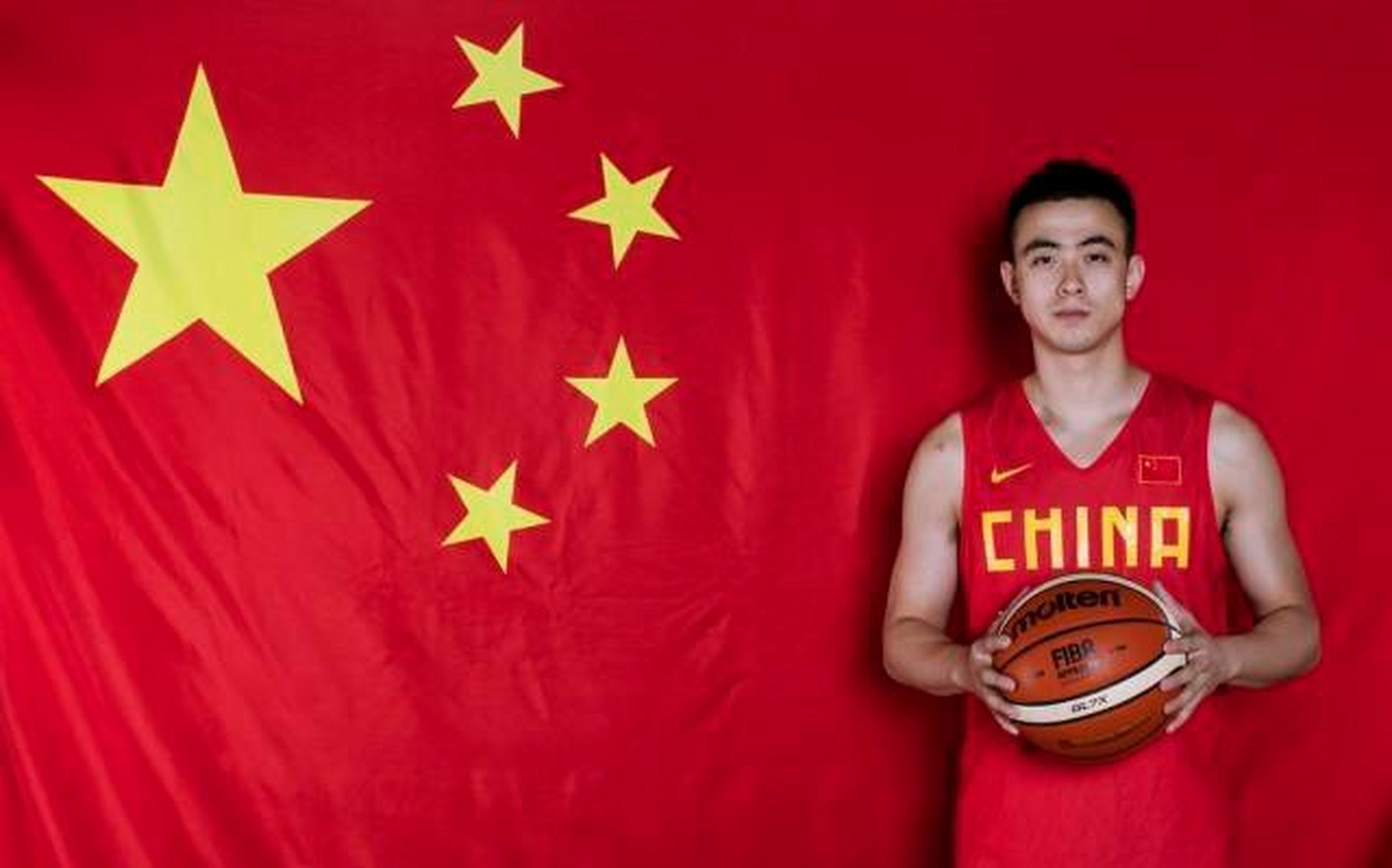 赵继伟的国家队写真,中国红就是好看! #中国篮球