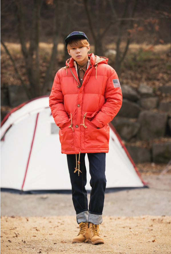 红色面包服搭配图片男配什么裤子 为冬季带来温暖氛围