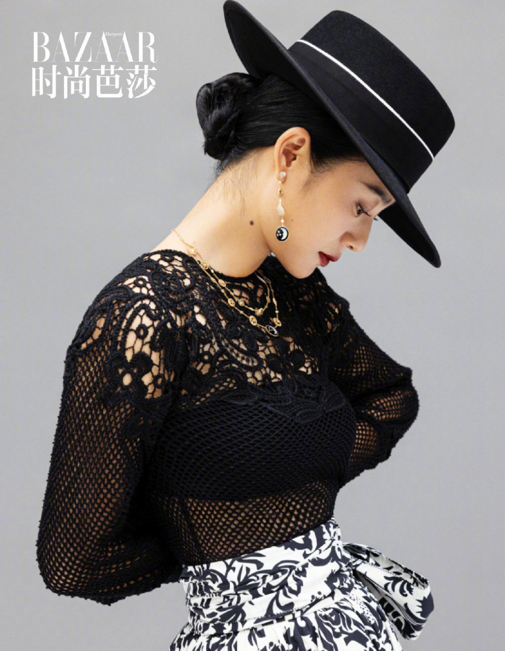 周韵登上时尚芭莎11月刊封面,服装来自dior,这几件礼服其实还是很有