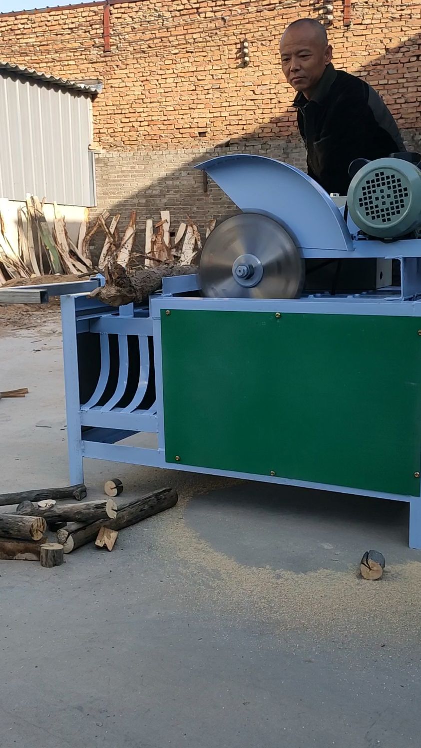 小型木材截断锯三相电两相电都可以使用