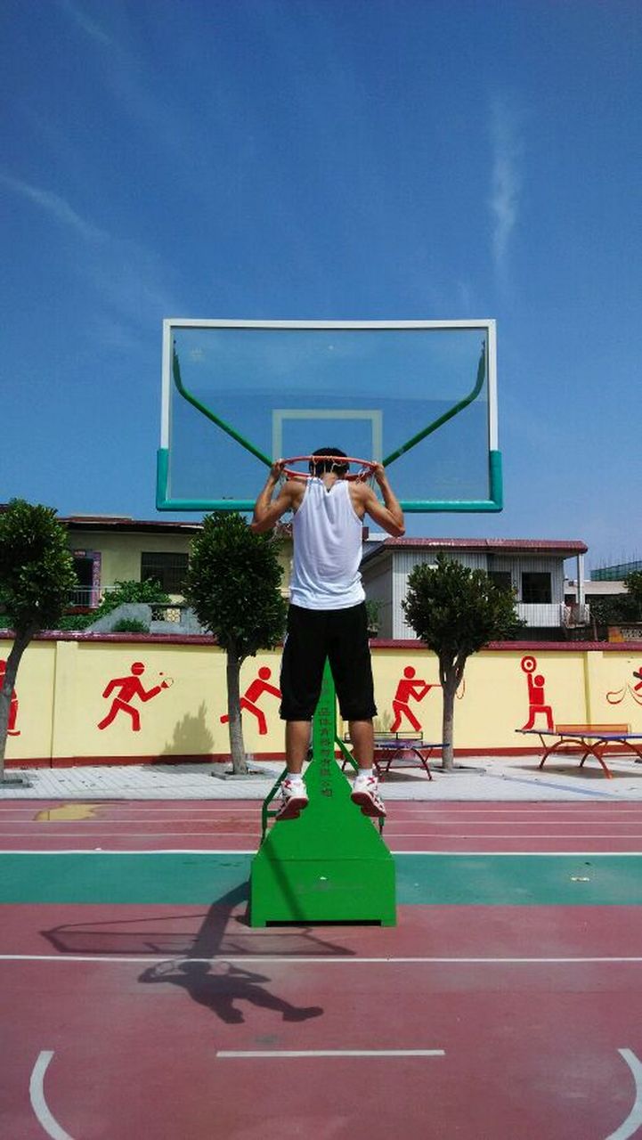 野球场四大天王  高瘦远投王 灵活死胖子 矮壮篮板怪 勾手老大爷  而