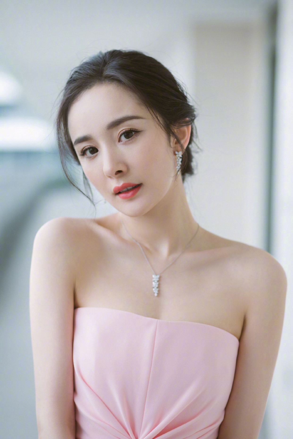 当红女明星露肩裙,谁的锁骨最漂亮?