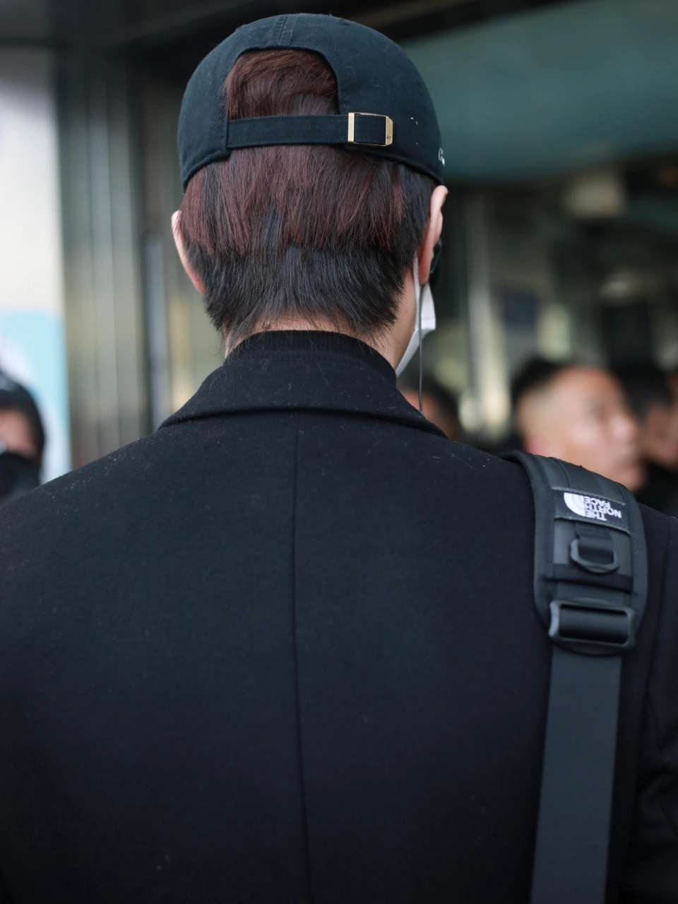 博哥的背影照,谁看了不夸一句靠得住 #王一博