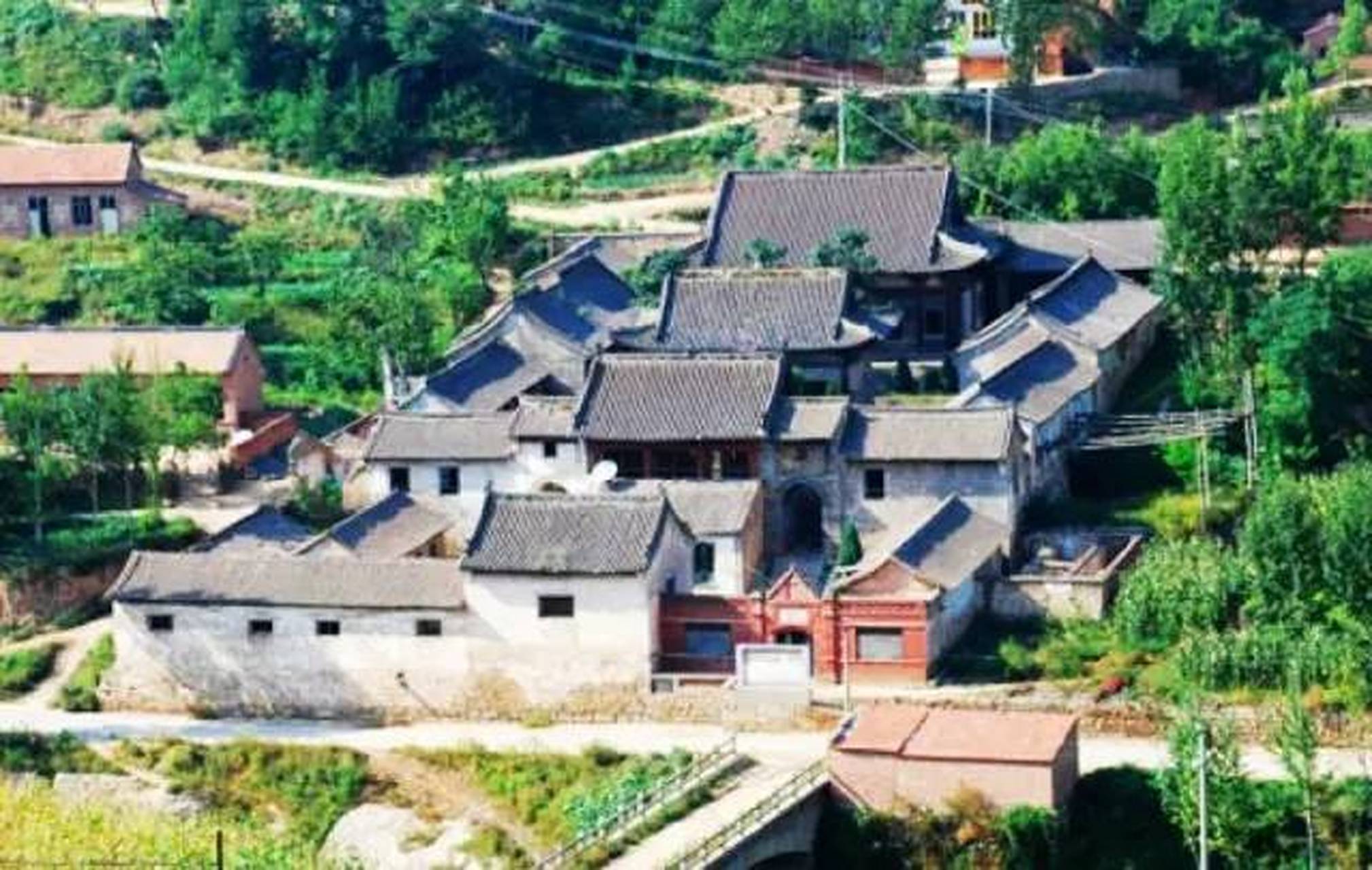 乐享周末分享吧# 会仙观位于山西省长治市武乡县监漳镇监漳村,始建于