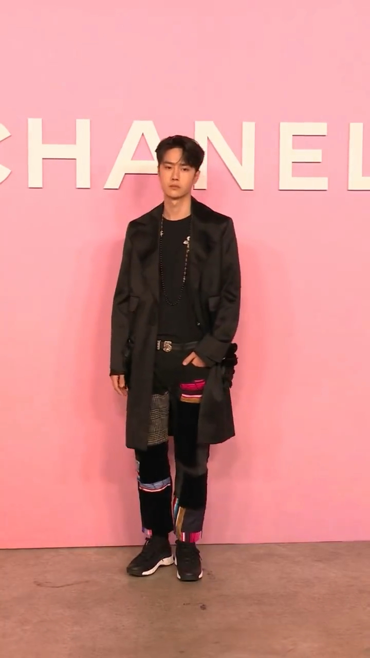 王一博好帅啊!这牛仔裤牛掰了