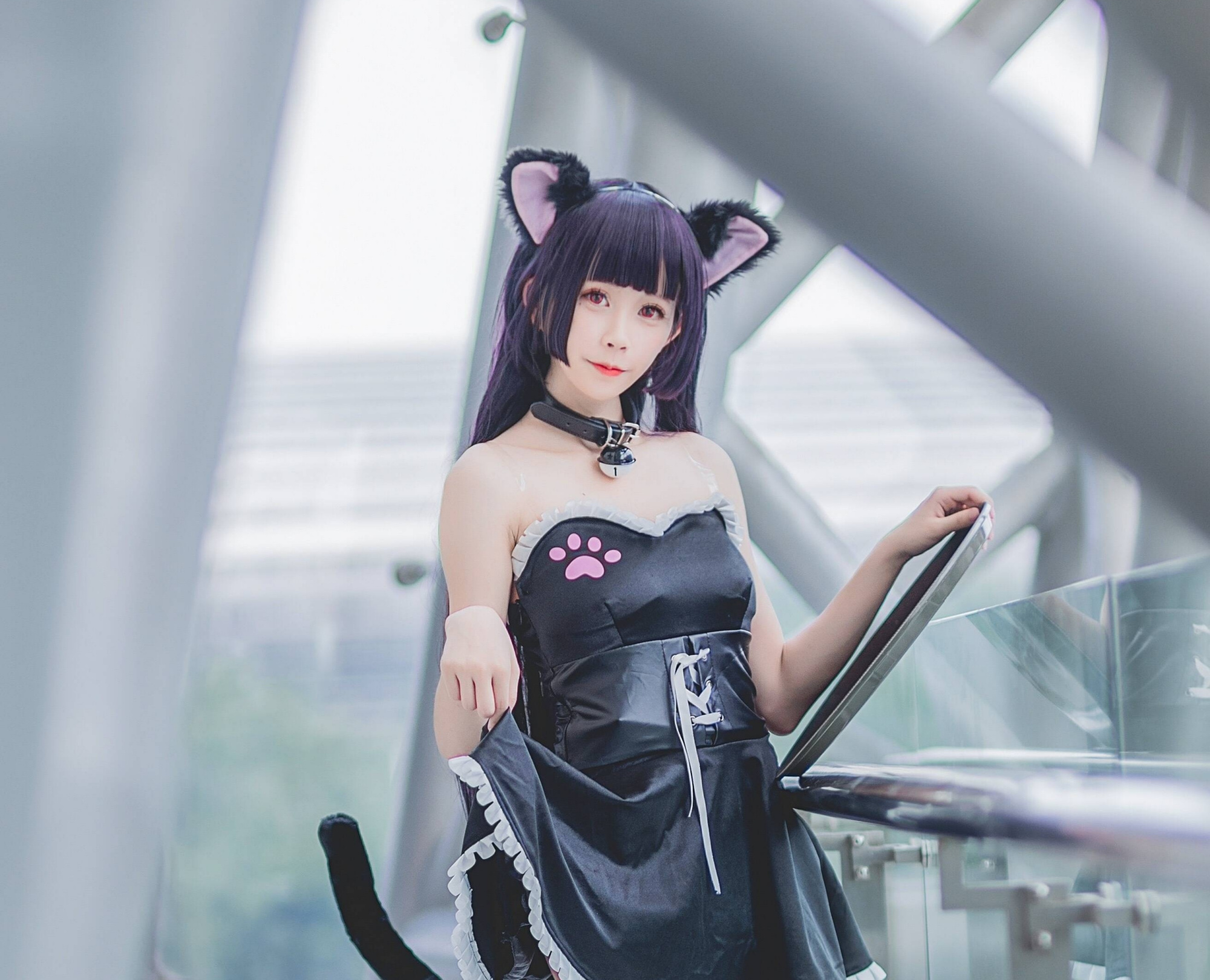 cosplay:你的黑猫女仆,穿紫色连衣裙配过膝"黑丝",性感又撩人