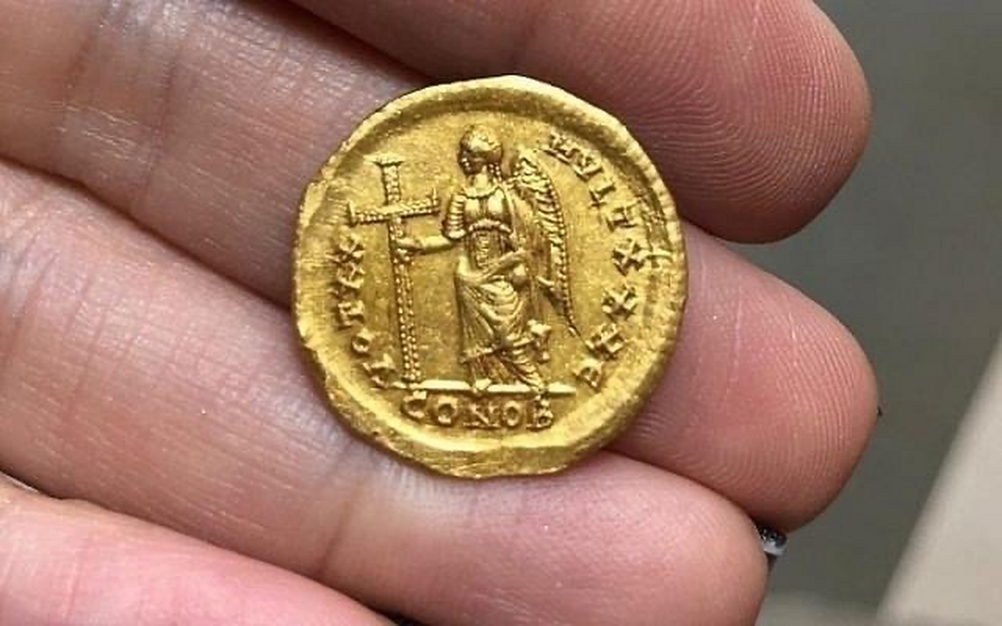 东罗马帝国,大约公元401-450年,东罗马帝国2019年在以色列发现的金币.