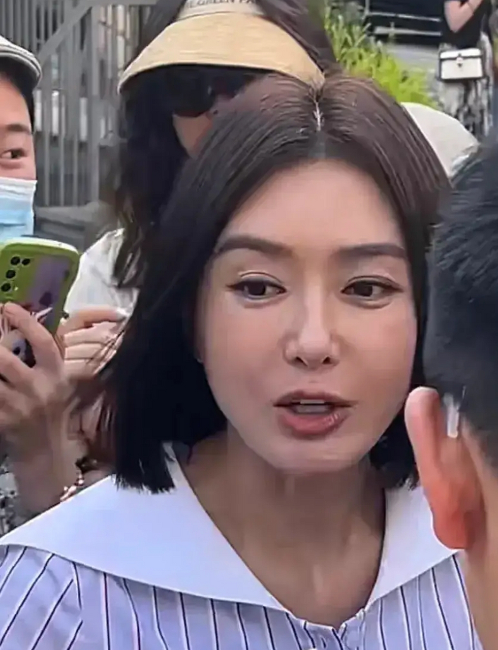 秦岚生图的脸有点僵硬,这是医美做多了吗?