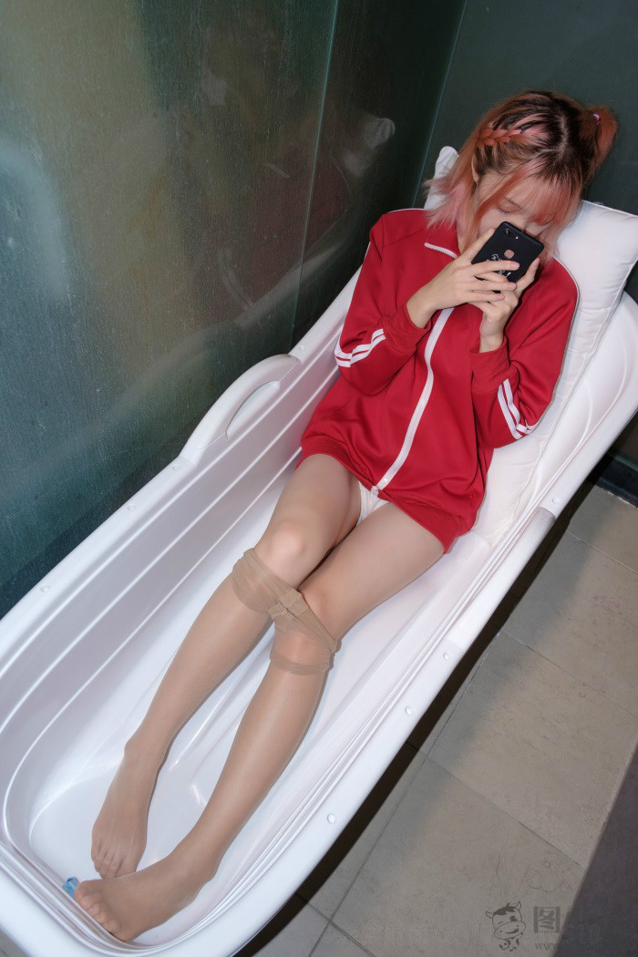 森萝财团 X-044 红衣少女浴缸玩肉丝 [96P/1V/1.91G]
