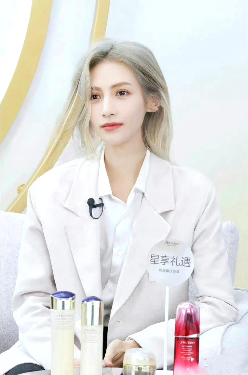 罗云熙女装真是让人震惊的程度! 676767