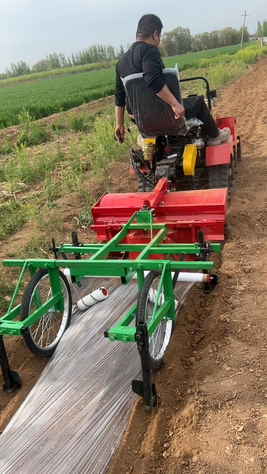 36马力配带起垄覆膜一体机
