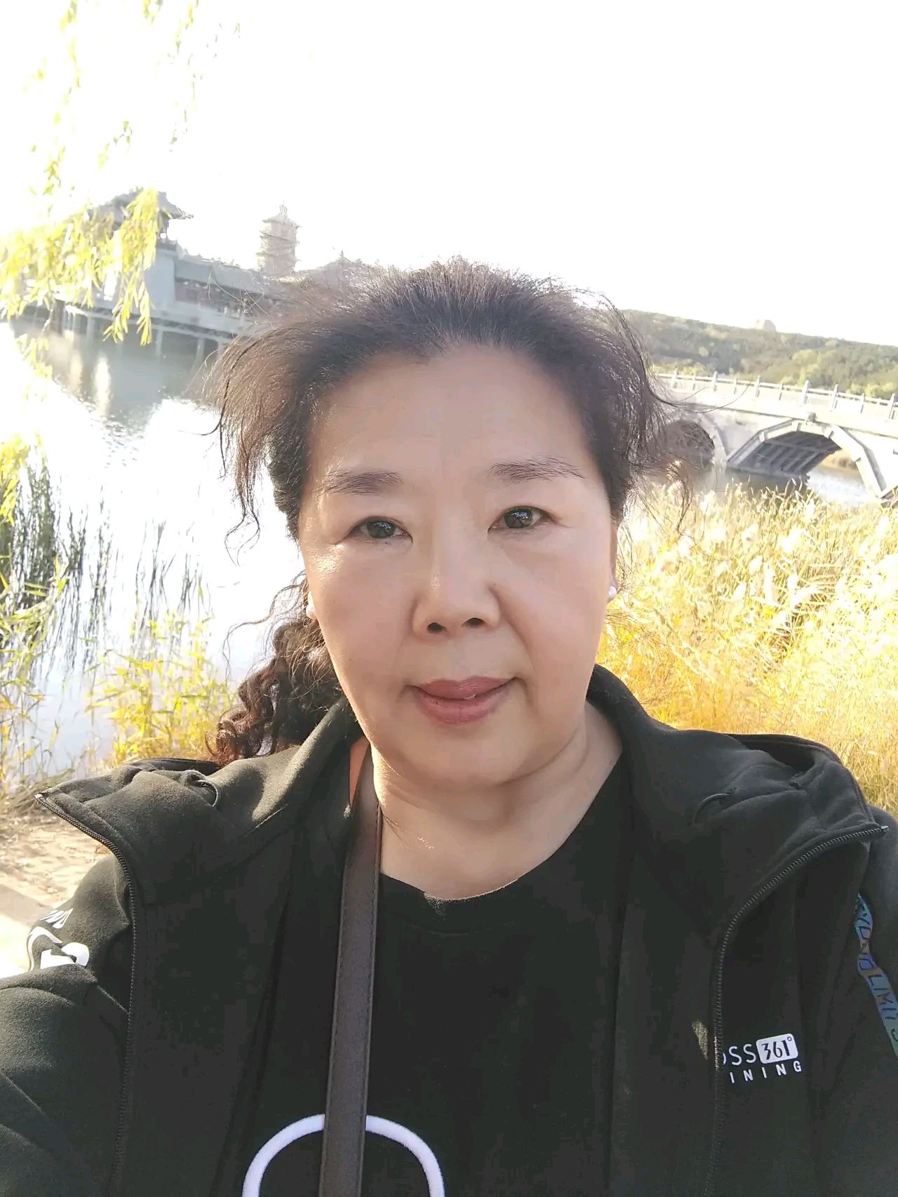 老头一直不相信,说我看上去也就40来岁,说来,也邪门40岁老年人照片40