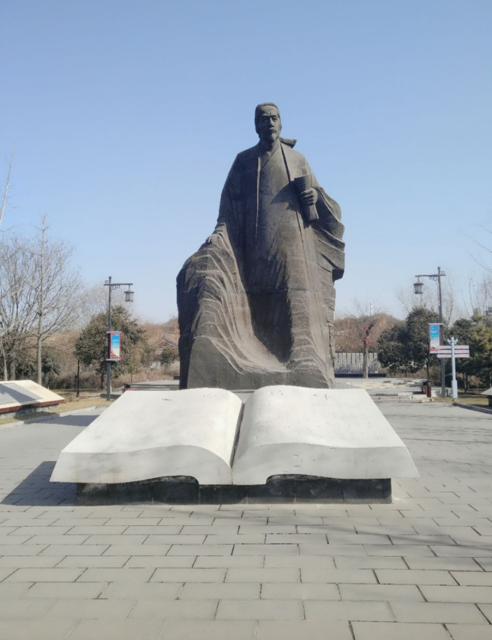 郑州国家4a景区众多,杜甫故里是其中之一  杜甫故里景区,位于郑质市