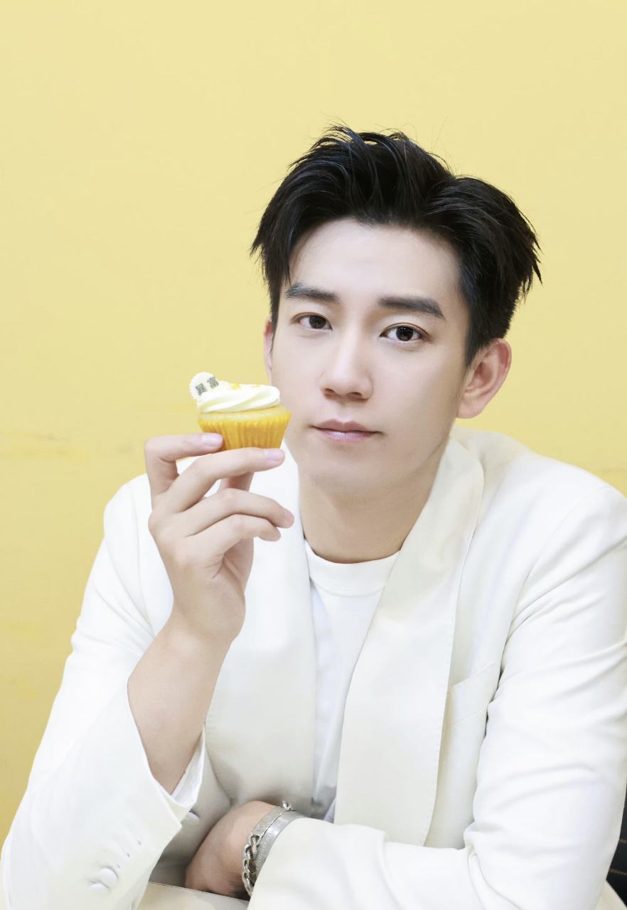 🍉: 1.王子奇他是运气好,没有大资本扶持.  2.白百合,王玉雯,蓝盈莹