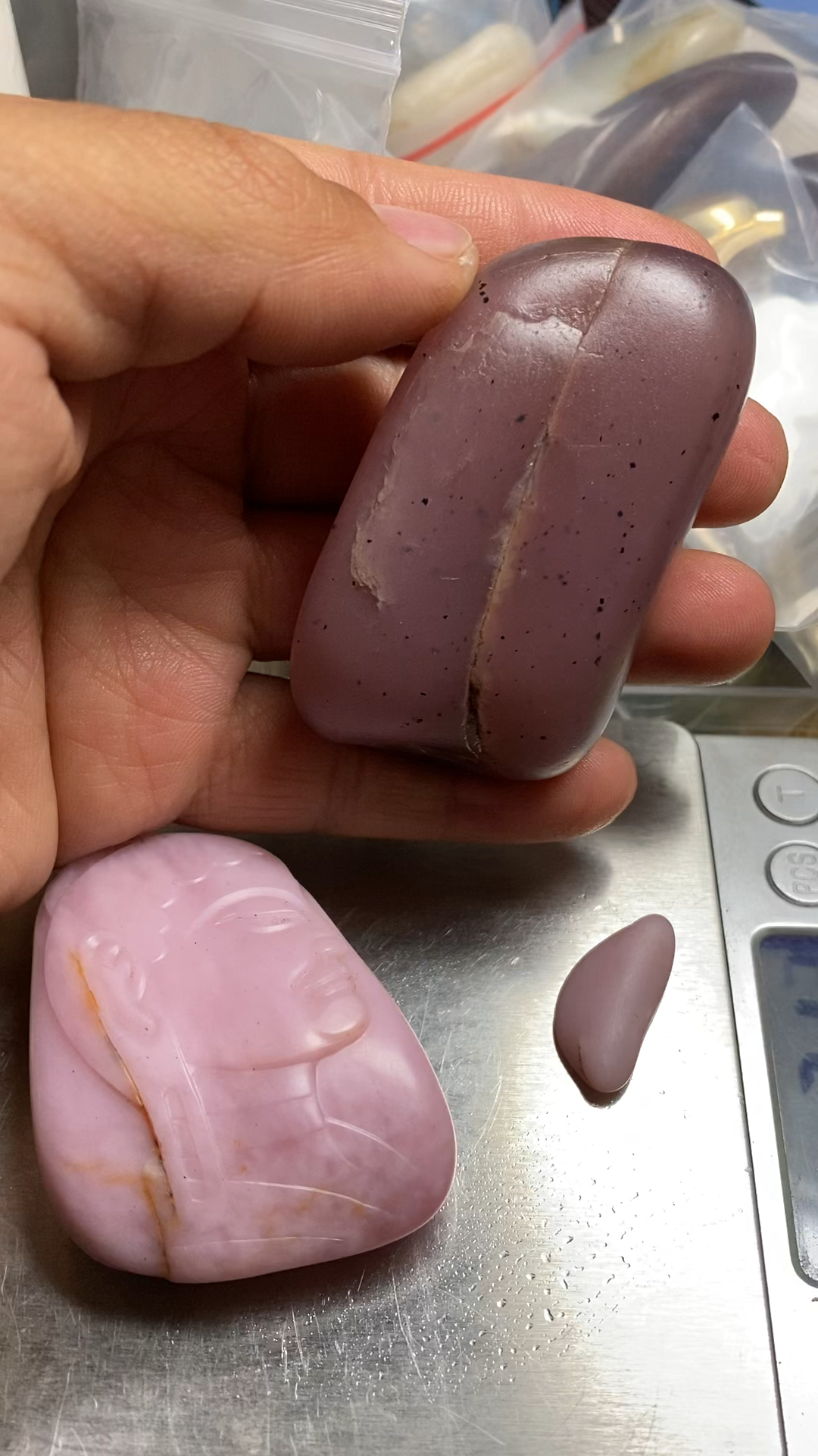 粉度不一样的桃花玉籽料,你最喜欢哪种颜色的和田玉原石?