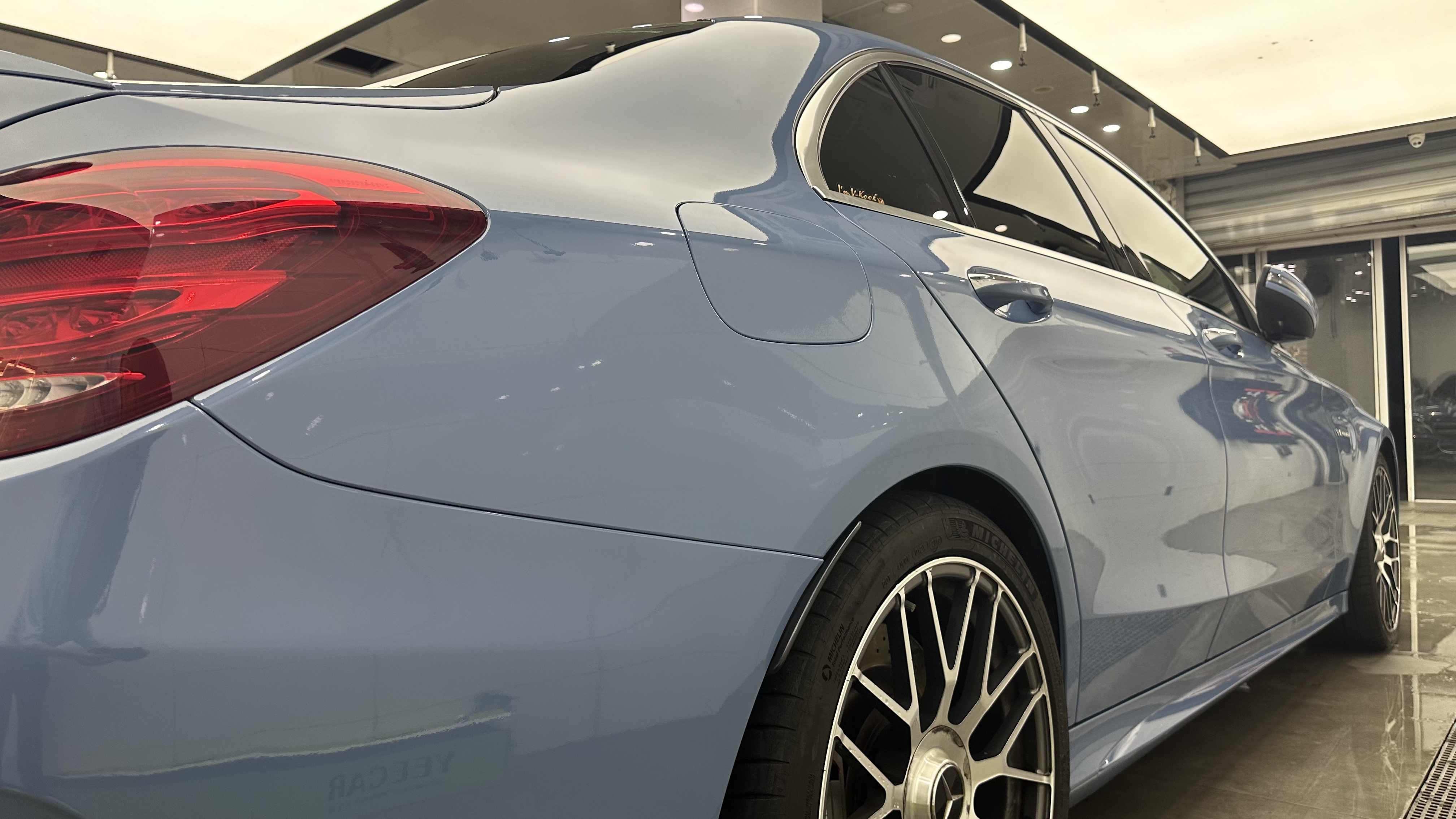 奔驰amg装贴yeecar车漆改色膜瓷器蓝色效果分享