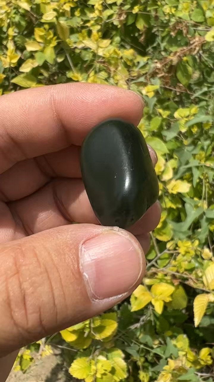 和田玉籽料黑青