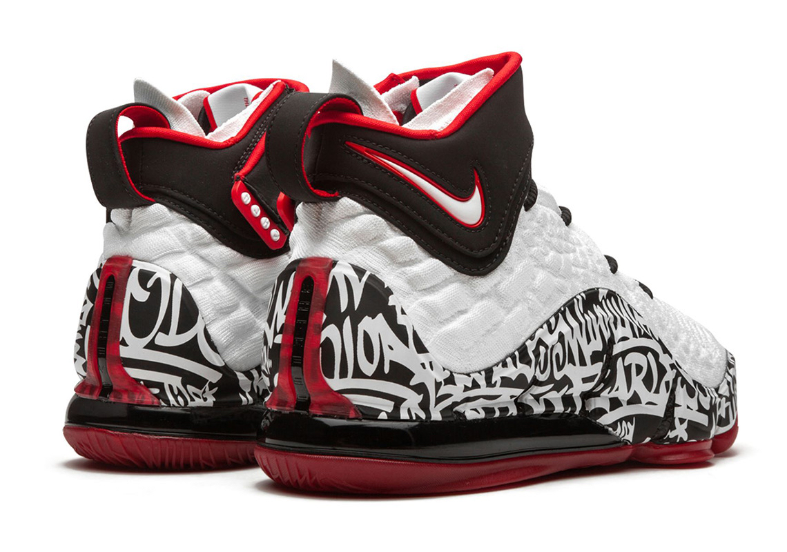 耐克勒布朗4"涂鸦"将回归