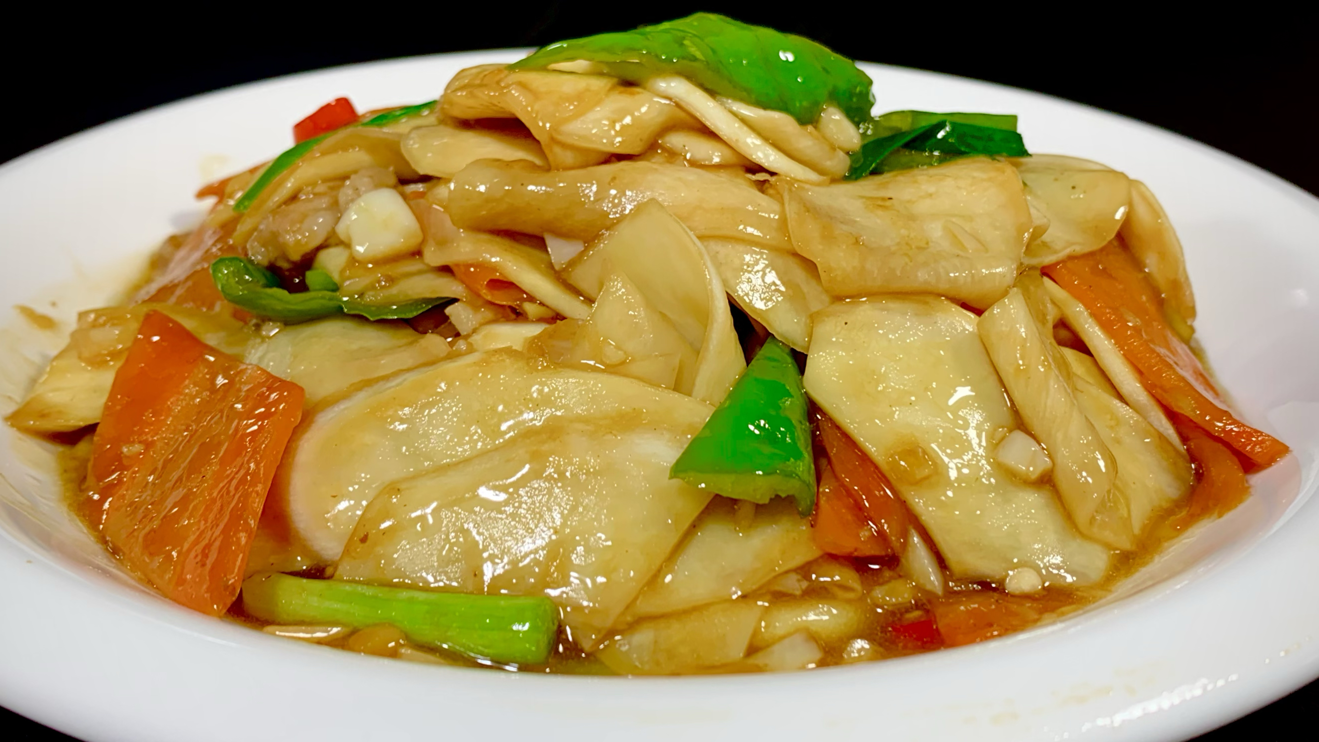 饭店总厨教你炒茭白小技巧，岀锅鲜香滑嫩又好吃，我家一周吃六次