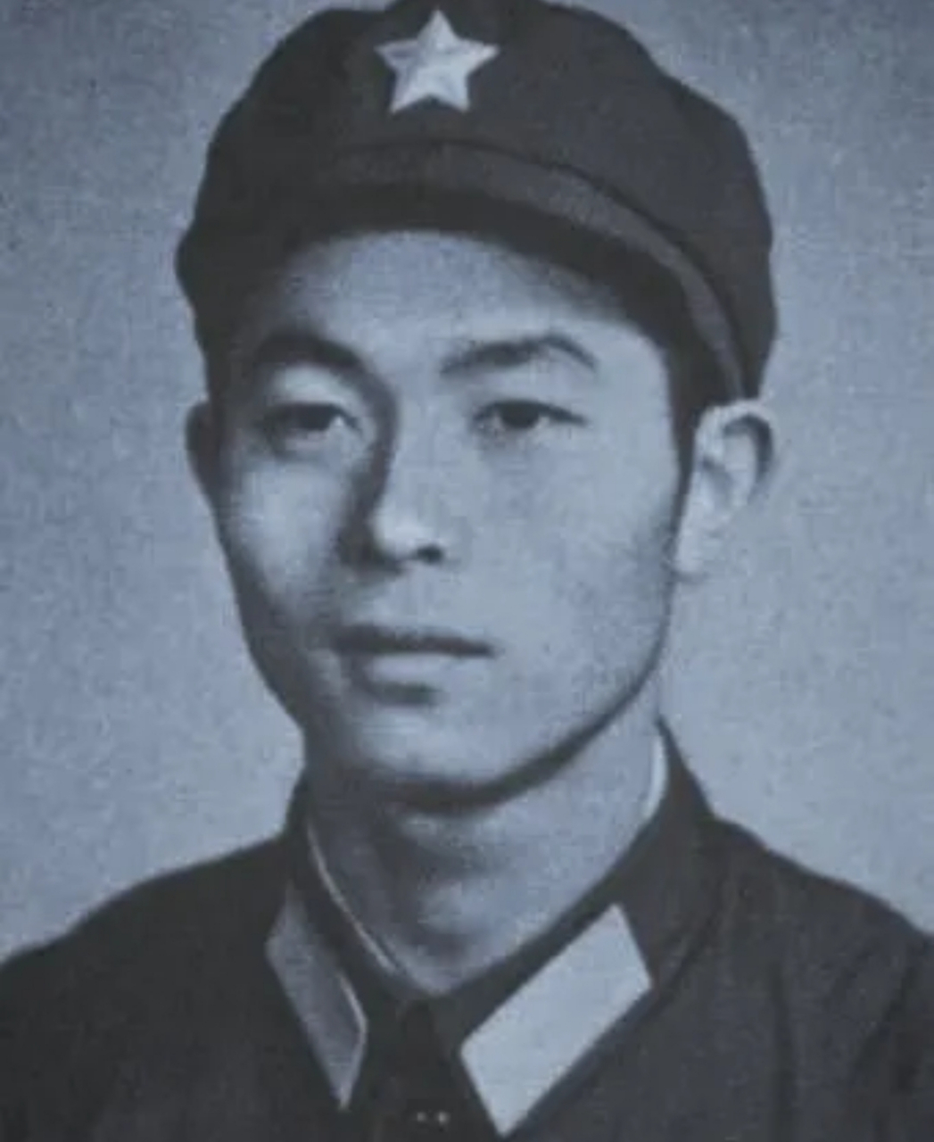 战后侯满厚被中央军委授予"战斗英雄″荣誉称号!