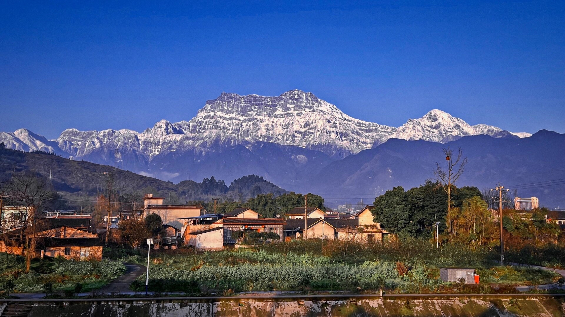 远眺峨眉山,知道我这是哪里吗?#寻找百度ai写手计划