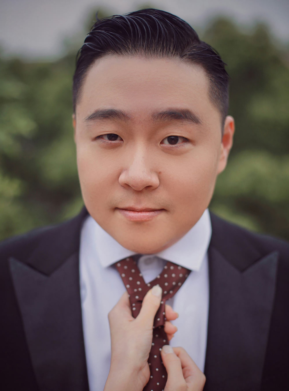 郝邵文##释小龙# #80后#  今日,郝劭文与林宁瑞大婚.释小龙做伴郎.