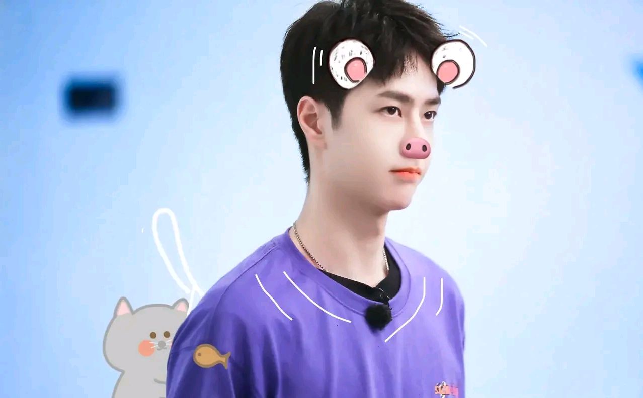 有种鲜嫩是王一博,紫色衫配短发的耶啵,既奶萌又冷艳