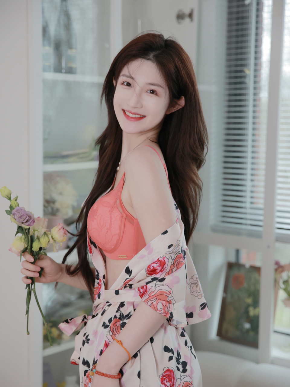 居家小姐姐内衣系列写真,奈斯!