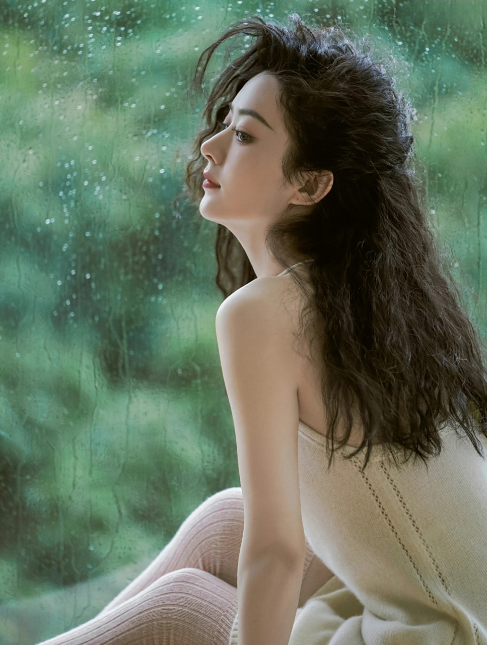 赵丽颖不仅演技精湛而且外貌出众,深受观众喜爱.