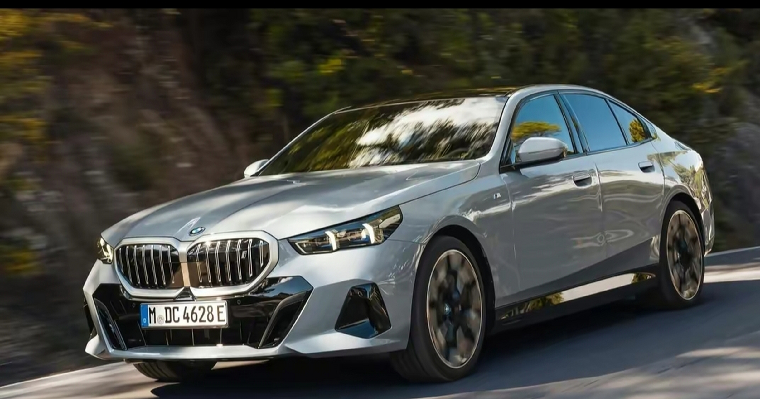 日前,宝马推出了全新第八代宝马5系车型.