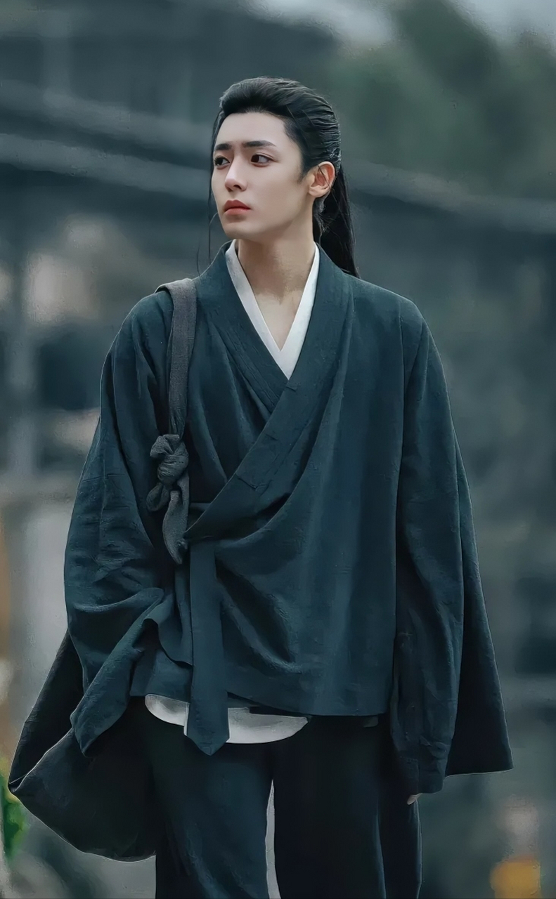 侯明昊在异人之下里饰演王也,武当山的弟子,八奇技风后奇门的继承人